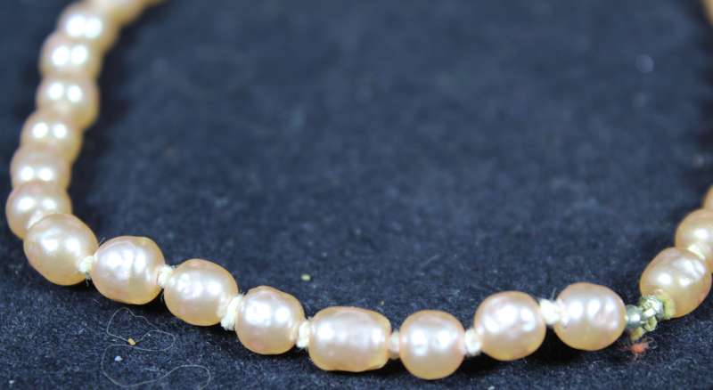 costume jewelry - beaded necklace