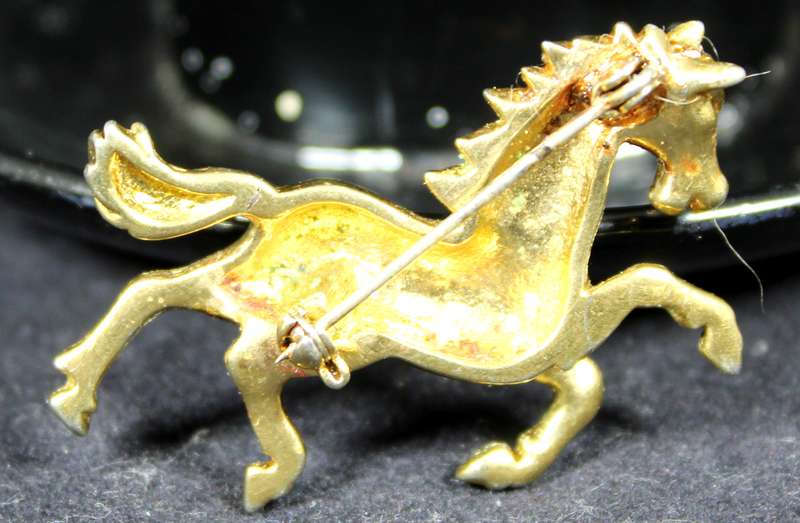 costume jewelry - golden look horse brooch