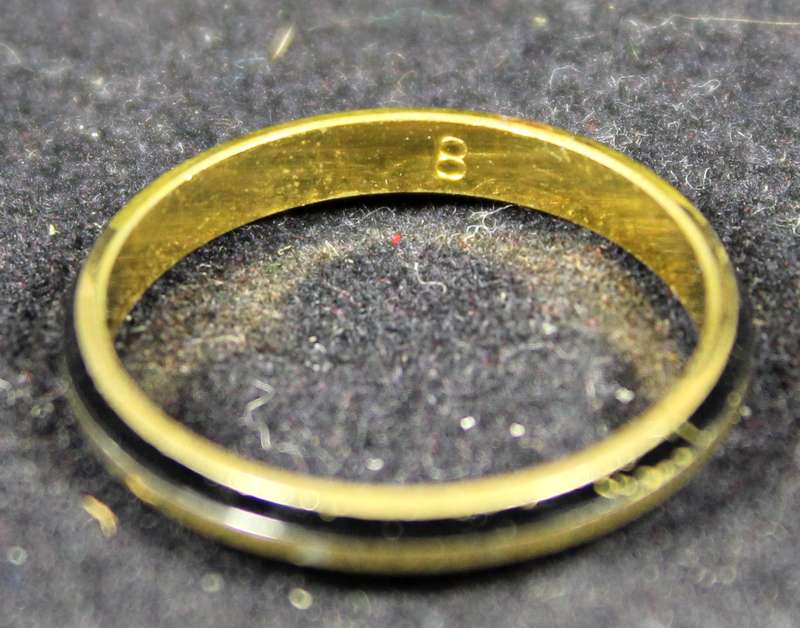costume jewelry - very fine pinky ring - black