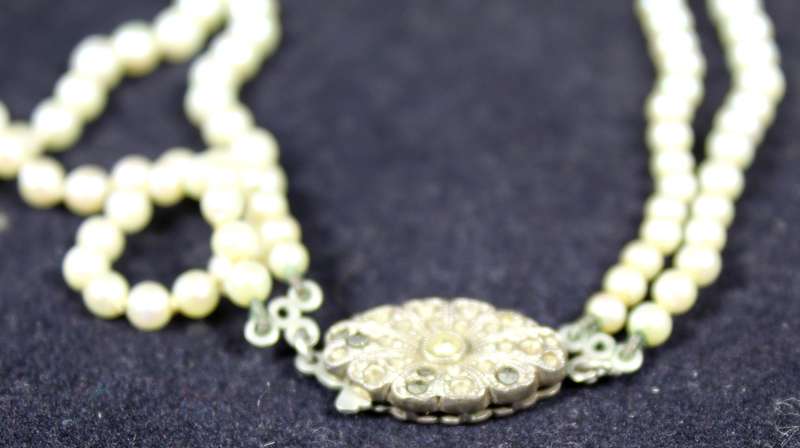 costume jewelry - pearl necklace with string silver clasp