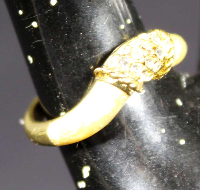 costume jewelry - pearl and diamante ring