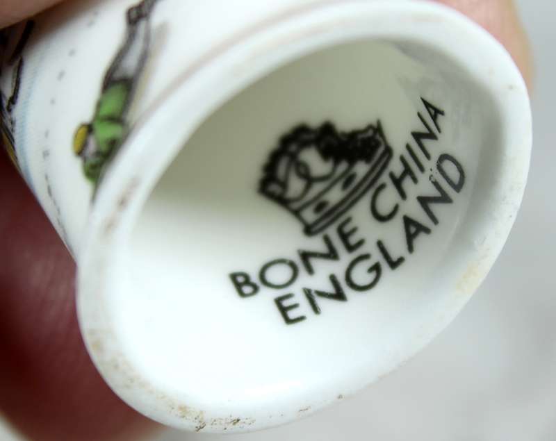 Bone China thimble - snow scene