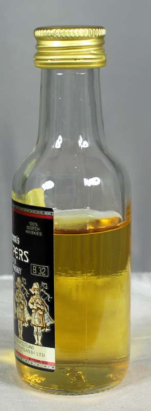 Mini liquor bottle - Seagram's 100 Pipers whisky