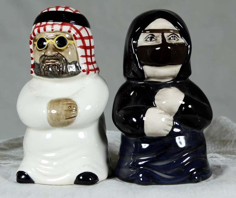 Arab figures salt and pepper set
