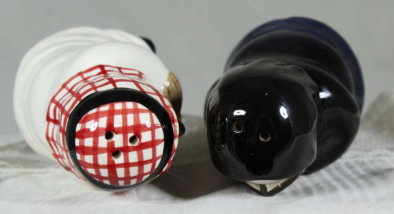 Arab figures salt and pepper set