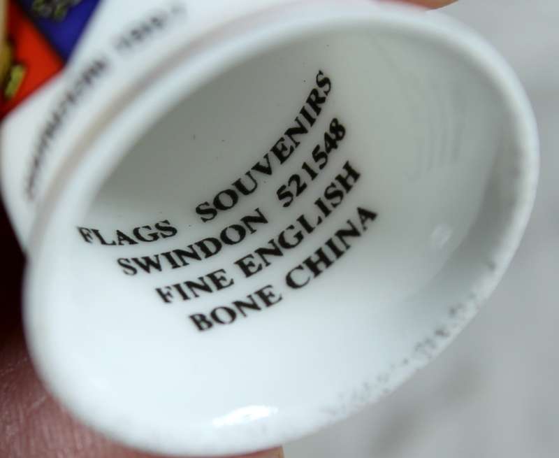 Bone China thimble - Flags souvenirs - Swindon 1997