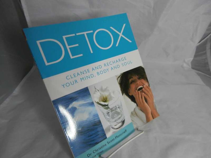 Detox: Cleanse and Recharge Your Mind, Body and Soul - Dr Christina Scott-Moncrieff