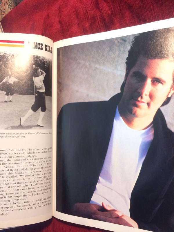 The Grand Ole Opry: Picture History Book