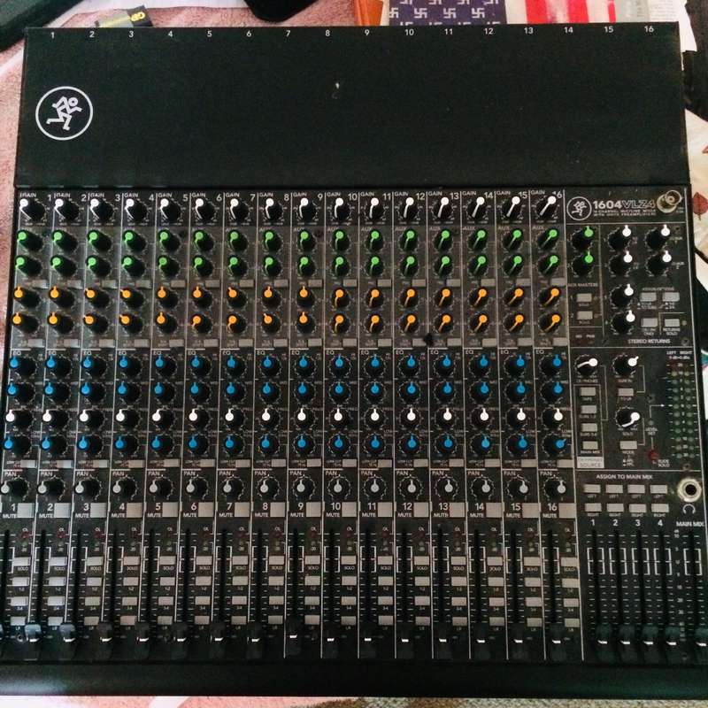 Mackie 1604VLZ4 16-Channel Mixer