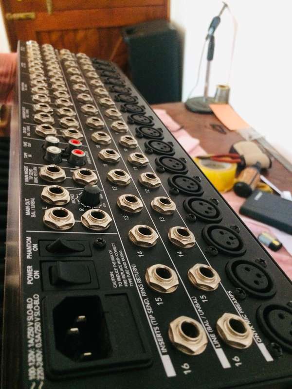 Mackie 1604VLZ4 16-Channel Mixer