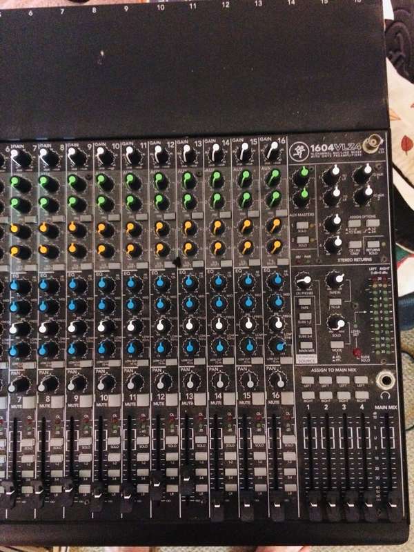 Mackie 1604VLZ4 16-Channel Mixer