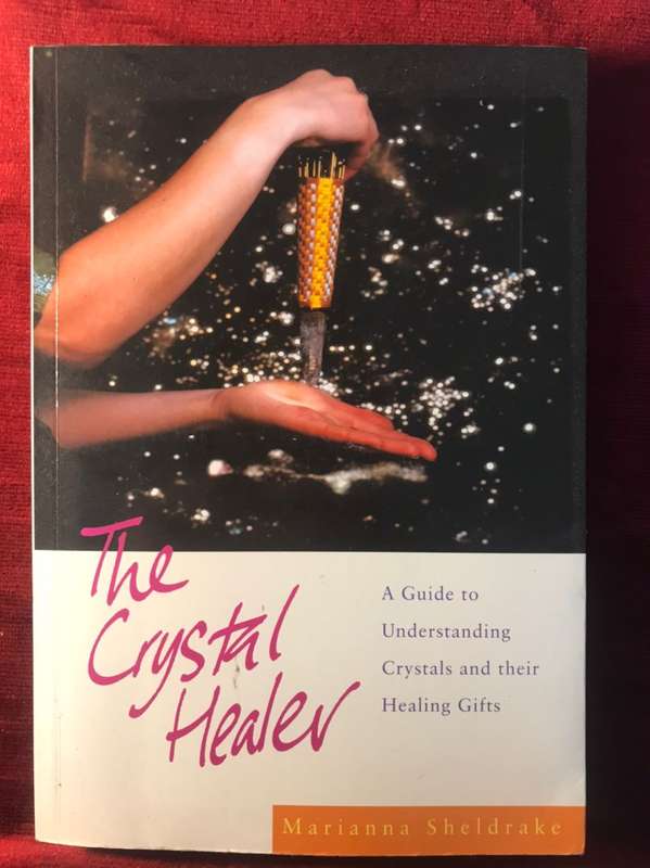The Crystal Healer: A Guide to Understanding Crystals and their Healing Gifts - Marianna Sheldrake