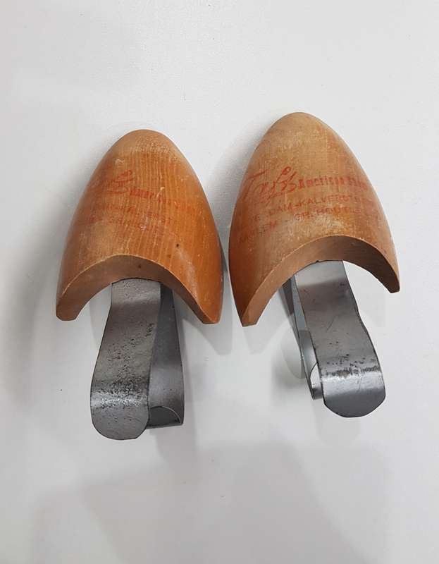 Vintage Wooden Shoe tree  toe shaper/stretcher. Pair of Wooden toes with clamps