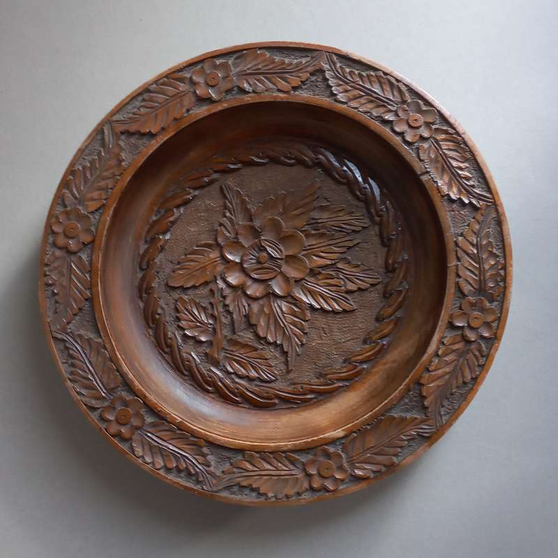 Vintage wooden decorative plate. Beautiful hand-carved