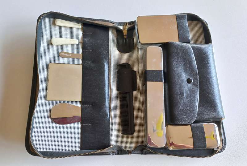 Vintage Gents Toiletry case. Black faux leather finish