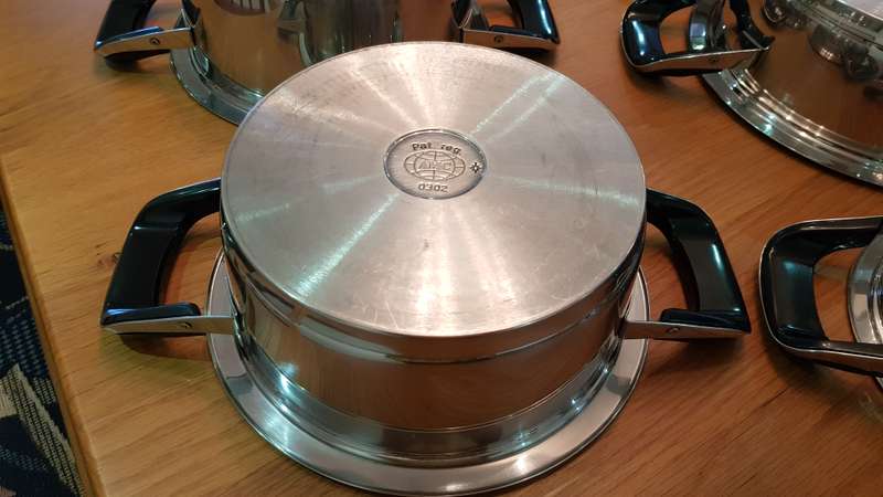 AMC cookware set (a set consisting of 18x pieces).