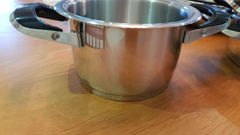 AMC cookware set (a set consisting of 18x pieces).