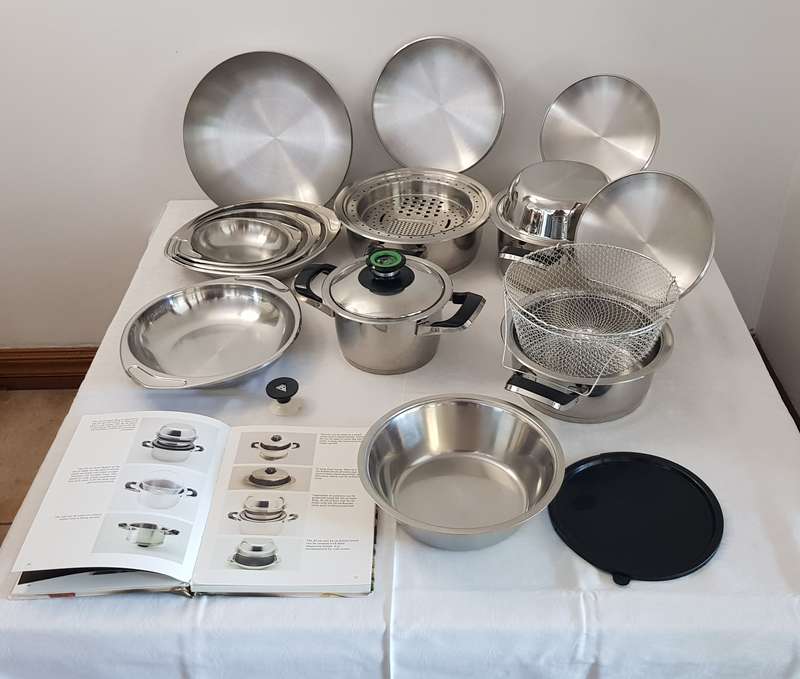 AMC cookware set (a set consisting of 18x pieces).