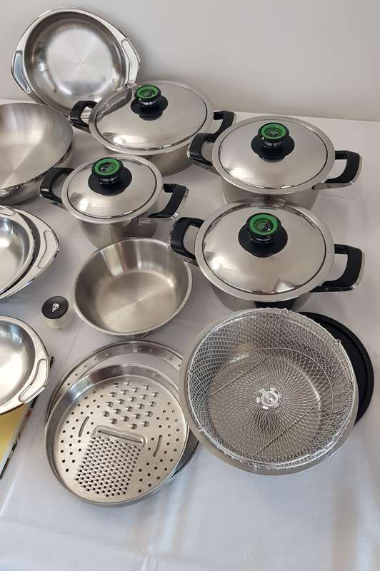 AMC cookware set (a set consisting of 18x pieces).