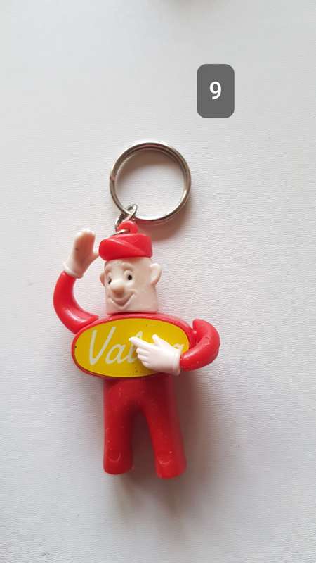 Vintage 1970s Dutch Advertising Figurines keyring collectables. An assortment of 9x vintage keyring
