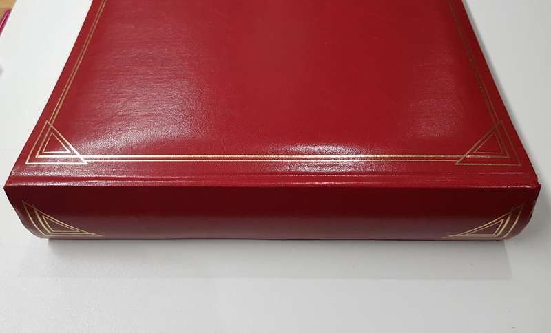 Traditional White Page Album with Red covers. A lovely album for scrap booking or photos. Album NEW