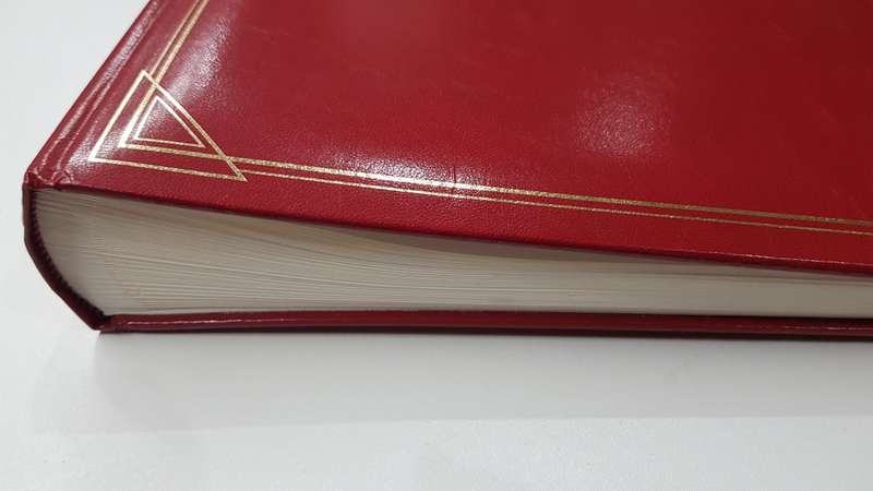 Traditional White Page Album with Red covers. A lovely album for scrap booking or photos. Album NEW