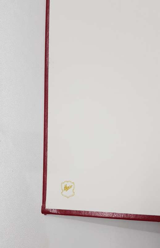 Traditional White Page Album with Red covers. A lovely album for scrap booking or photos. Album NEW
