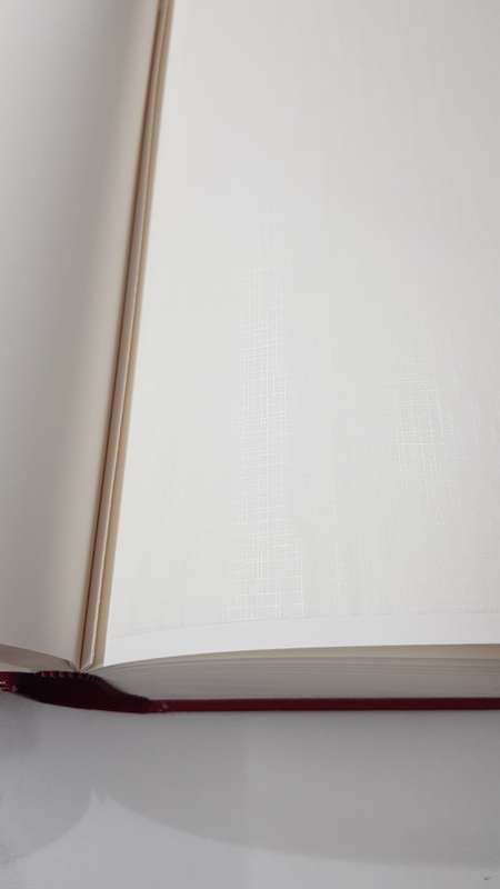Traditional White Page Album with Red covers. A lovely album for scrap booking or photos. Album NEW