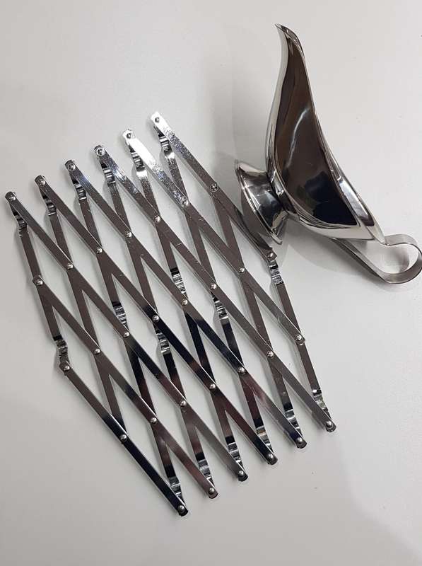 Set: Stainless Steel sauce/gravy boat and extendable pot trivet.