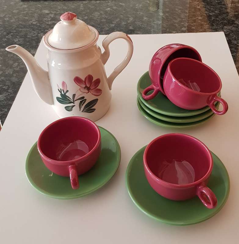 Coffee Pot with 4x cups and 5x saucers. Coffee Pot floral colours - green and mauve.