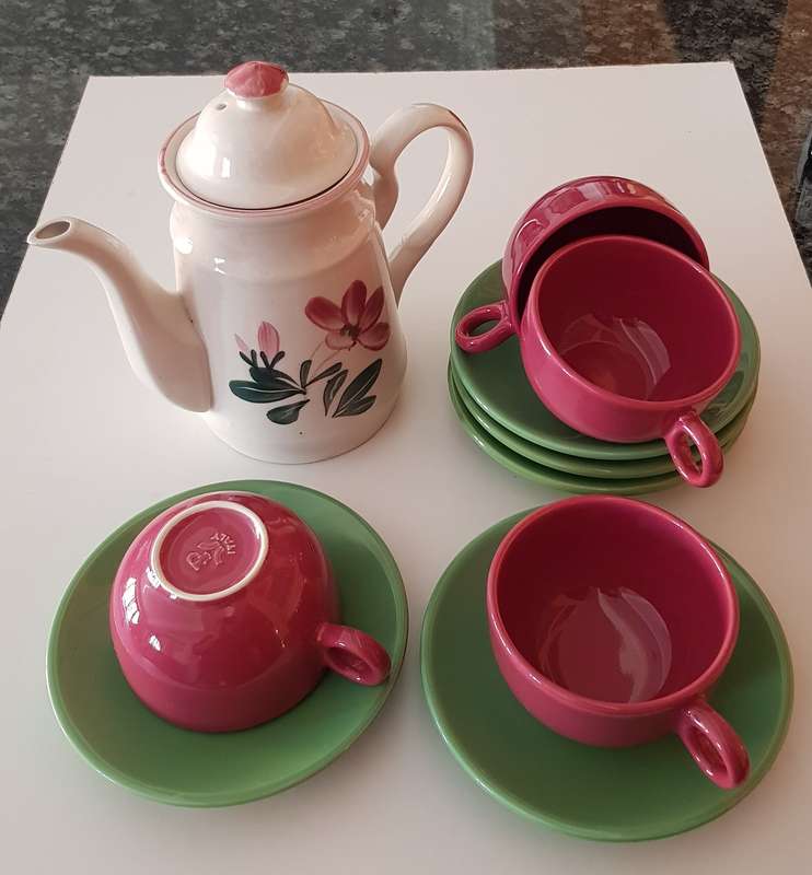 Coffee Pot with 4x cups and 5x saucers. Coffee Pot floral colours - green and mauve.
