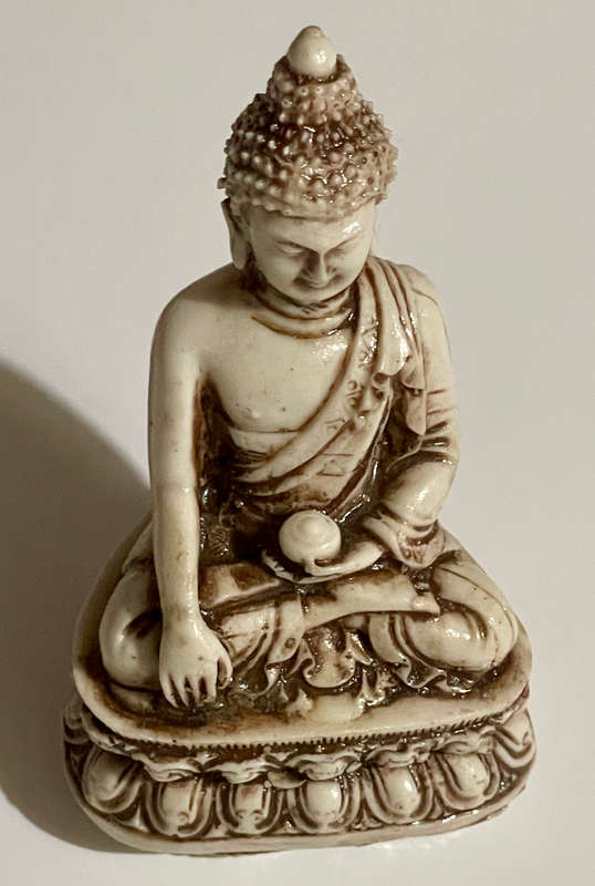 Sitting Buddha statue (9.5cm)