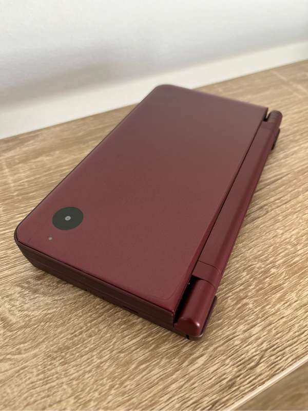 Nintendo DSi XL - modded 200+ games