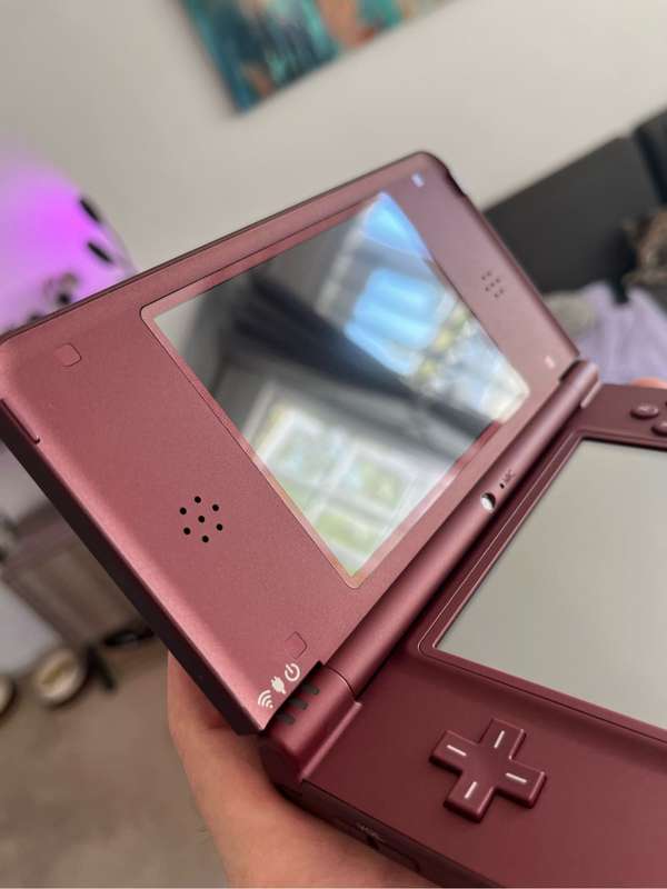 Nintendo DSi XL - modded 200+ games