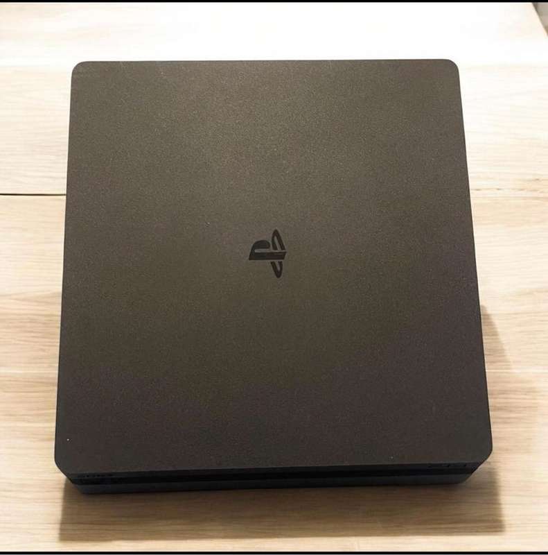 PS4 Slim 1tb + 15 games