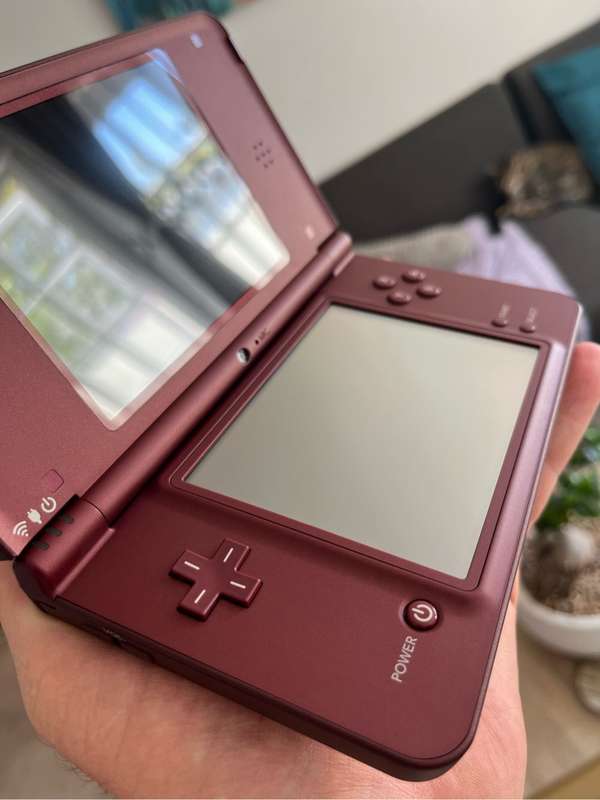 Nintendo DSi XL - modded 200+ games