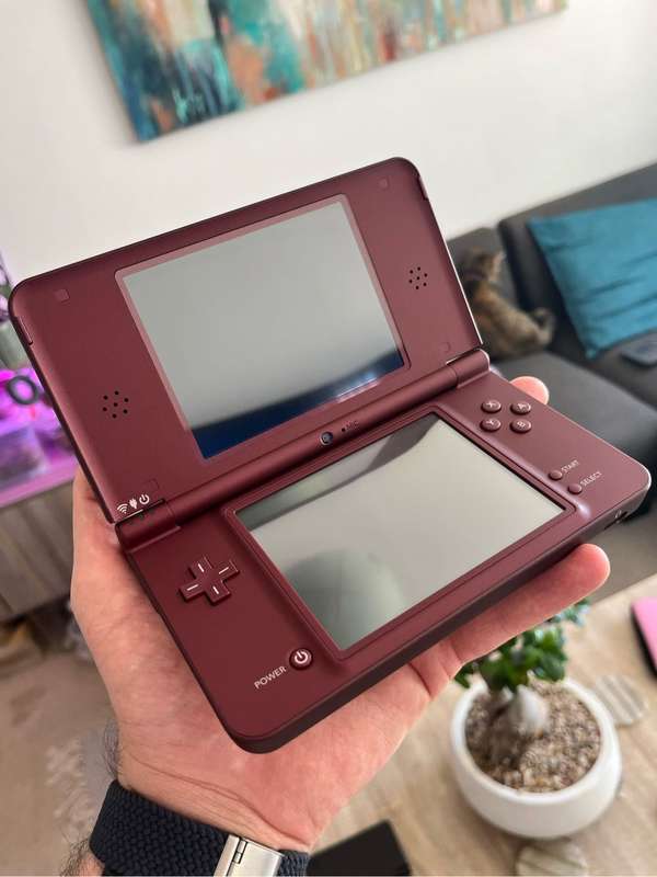 Nintendo DSi XL - modded 200+ games