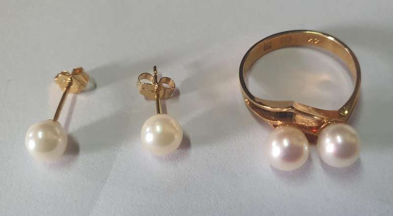 Antique 14k Gold Ring with 2 Pearls and Earing Set.