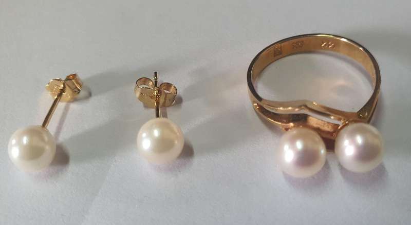 Antique 14k Gold Ring with 2 Pearls and Earing Set.