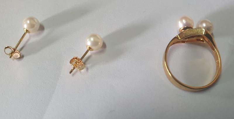 Antique 14k Gold Ring with 2 Pearls and Earing Set.
