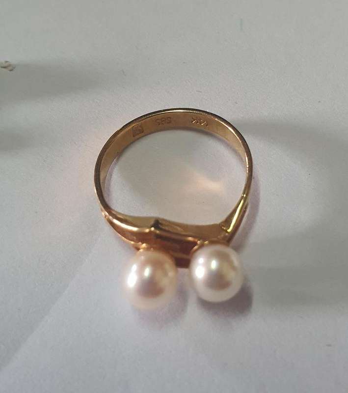 Antique 14k Gold Ring with 2 Pearls and Earing Set.