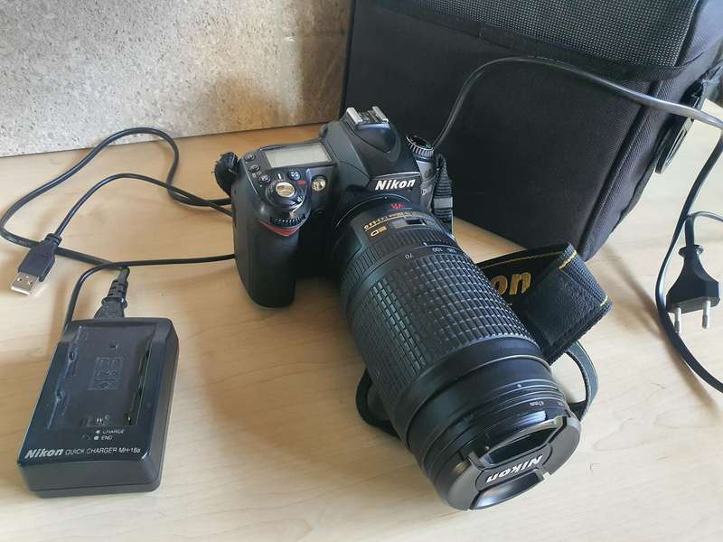 Nikon D90 Camera with AF-6 NIKKOR 70-300mm VR Lens