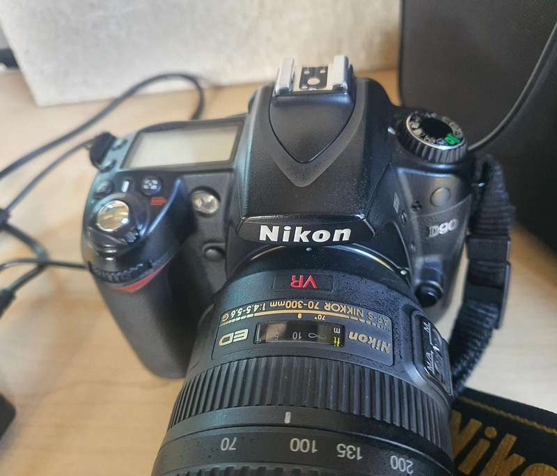 Nikon D90 Camera with AF-6 NIKKOR 70-300mm VR Lens