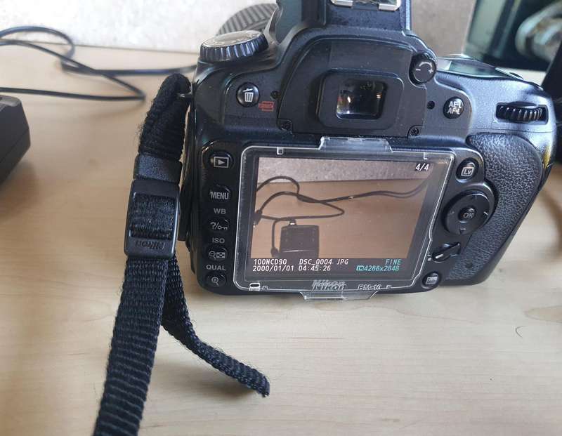 Nikon D90 Camera with AF-6 NIKKOR 70-300mm VR Lens