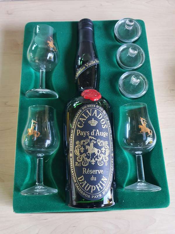 Calvados pays d auge reserve du dauphin Apple Brandy set with glasses