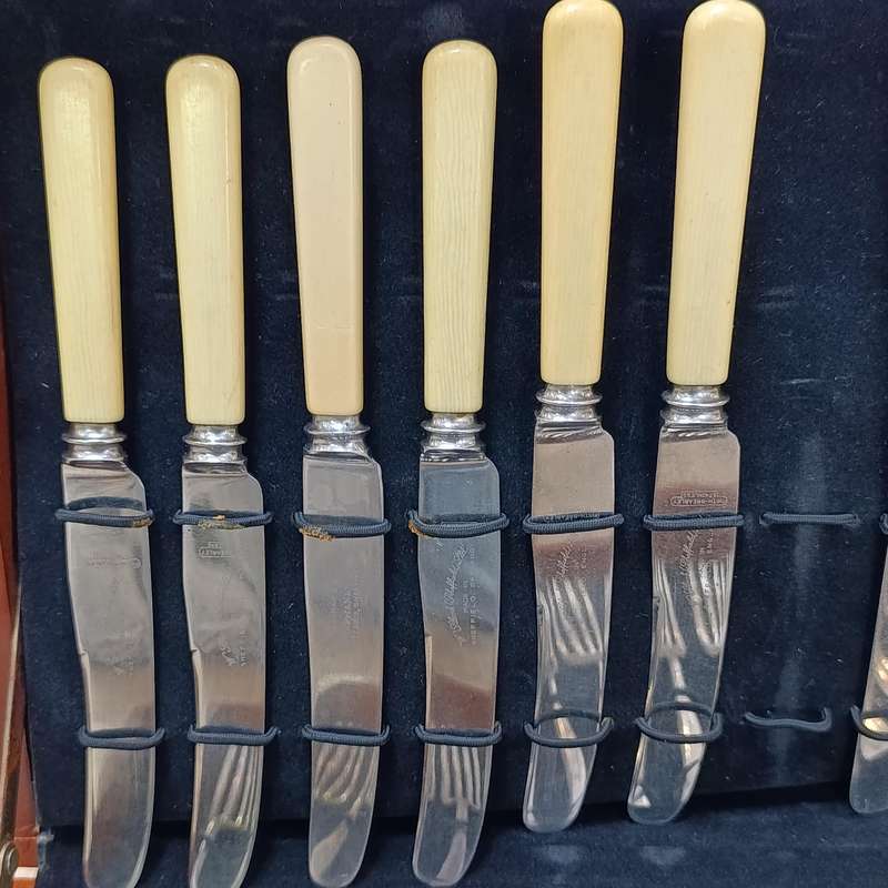Vintage 22 piece cutlery set - 6 large forks, 6 large knives, 6 small forks, 4 small knives