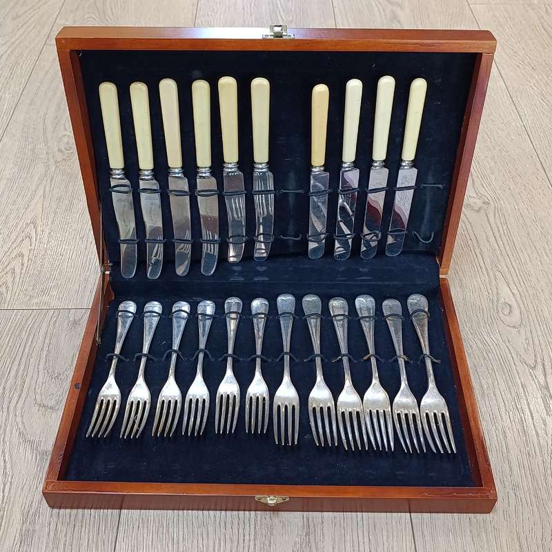 Vintage 22 piece cutlery set - 6 large forks, 6 large knives, 6 small forks, 4 small knives