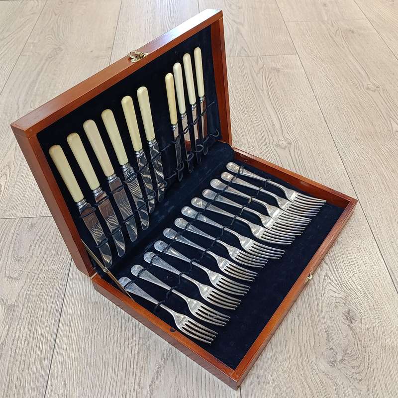 Vintage 22 piece cutlery set - 6 large forks, 6 large knives, 6 small forks, 4 small knives