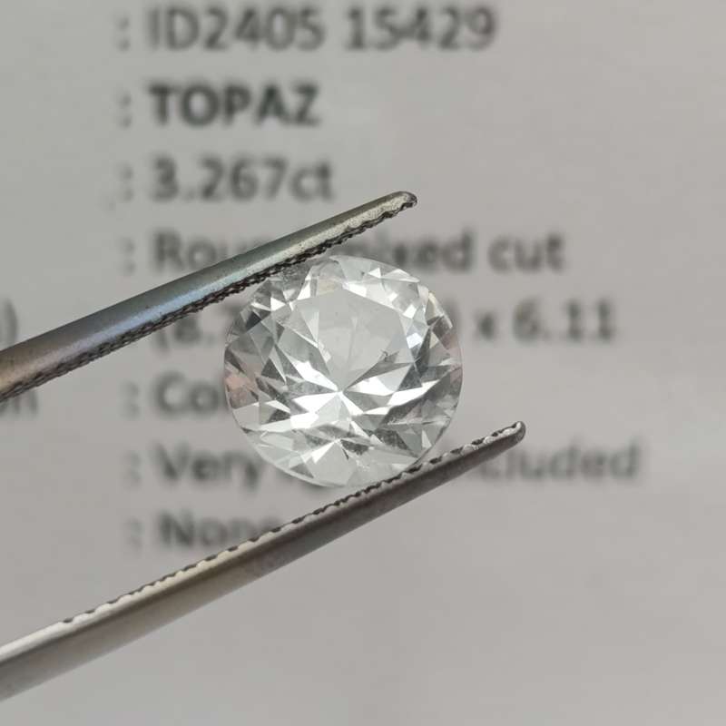 Colourless Topaz of 3.27 carat Round mixed cut with Gemlab certificate