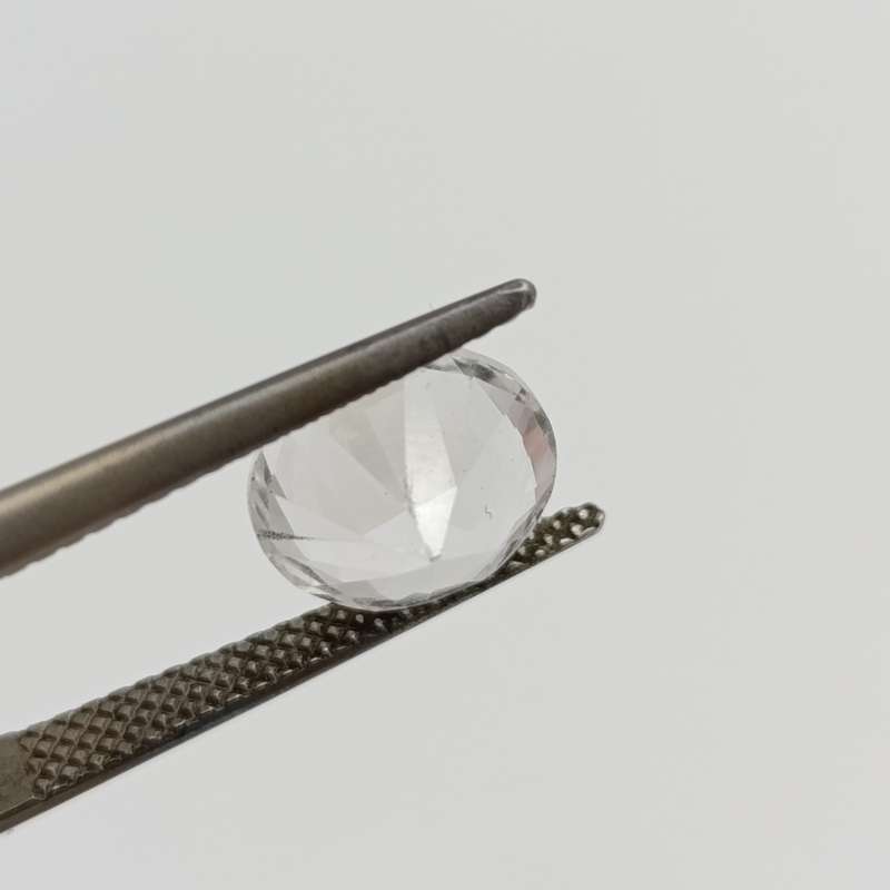 Colourless Topaz of 3.27 carat Round mixed cut with Gemlab certificate